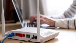 Muchos reinician el router cuando falla internet, pero hay un botón que conviene no confundir