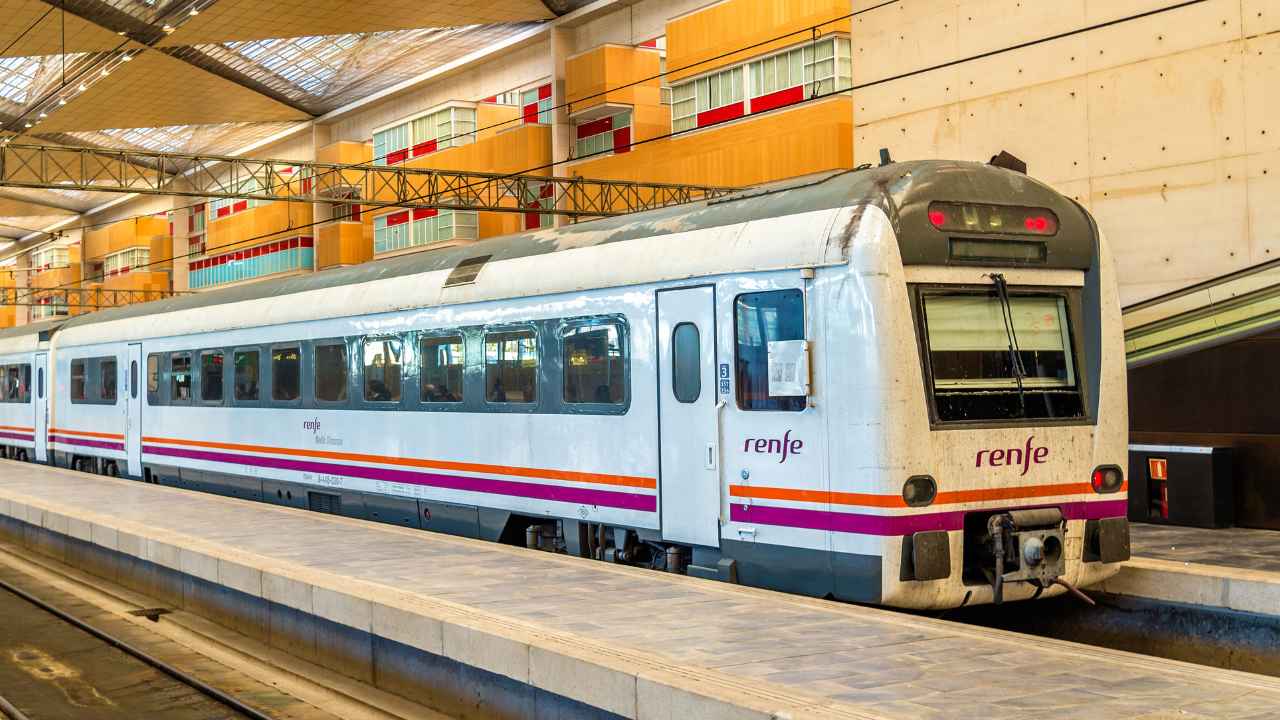 Renfe ofrece 144 empleos fijos hasta el 28 de septiembre