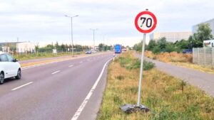 La Policía busca a quien colocó una señal falsa de 70 km/h junto a un radar que deja sin sanciones casi 400 capturas