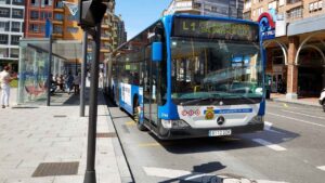 Los mayores de 60 años de Avilés pueden solicitar hasta 70 euros en su tarjeta Conecta para desplazarse
