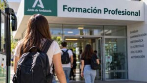 La Junta de Andalucía ofrece hasta 1.000 euros para alumnos de FP que recorrieron más de cinco kilómetros para realizar sus prácticas