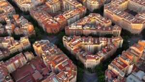 Las familias de Barcelona pueden solicitar hasta 9.000 euros para mejorar su vivienda si cumplen estos requisitos