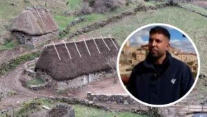 Compra una cabaña en un pueblo de Asturias y el antiguo propietario, de 83 años, le enseña un oficio casi olvidado