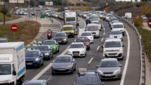 La DGT advierte de importantes atascos en la A-1 durante el puente de Todos los Santos por las obras