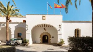 Ibiza convoca 76 plazas fijas discontinuas para trabajar en verano: solicitudes hasta el 2 de noviembre