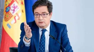 El Gobierno confirma la subida salarial del 4,5 % para los funcionarios en 2027 y los sindicatos exigen aprobarla ya