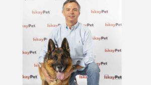 Kiwoko permite llevar el perro al trabajo todo el año y lo mantiene como beneficio para sus empleados