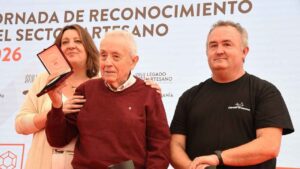 Rafael Cebrián recibe a los 92 años la Medalla al Mérito Artesano y su familia continúa el oficio