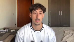Raúl vuelve a España tras trabajar en Australia por 361 dólares australianos diarios y duda si regresar a las minas
