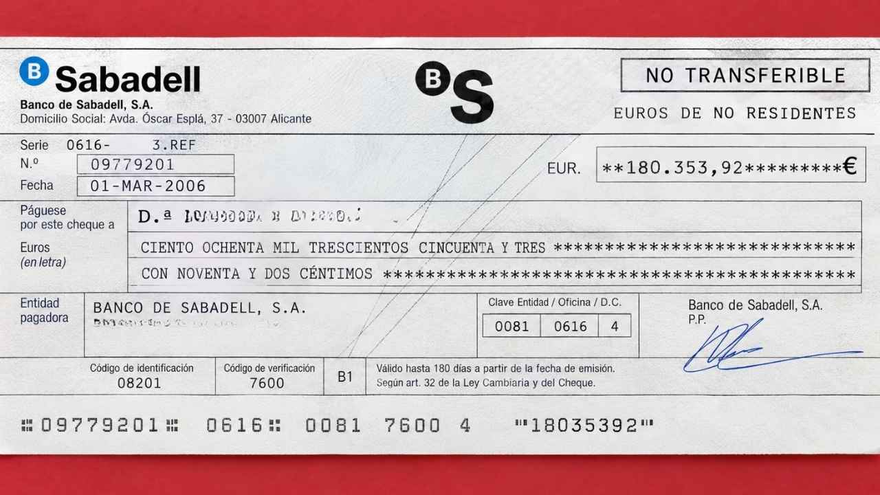 Cheque de Banco Sabadell por 180.353,92 euros con la indicación «no transferible» y una oficina en Fuengirola.