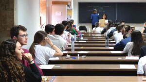 Las universidades deberán tener planes para conciliar estudios y trabajo y disponen de doce meses para adaptar sus normas