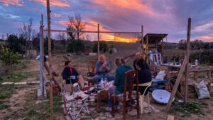Chris y Andrea buscan voluntarios en Huelva para cuidar de los animales de su finca a cambio de alojamiento en caravana o espacio para acampar