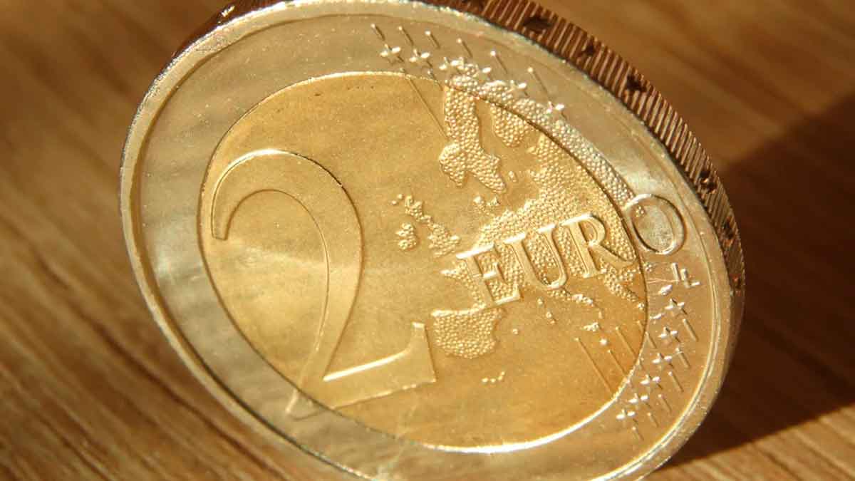 El ministerio de economia confirma la nueva moneda de 2 euros para 2025.