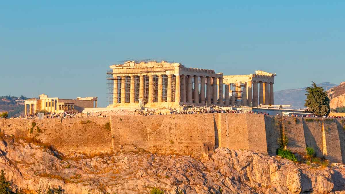 Unos arqueólogos descubren en Grecia un heroon con joyas de oro y estatuas