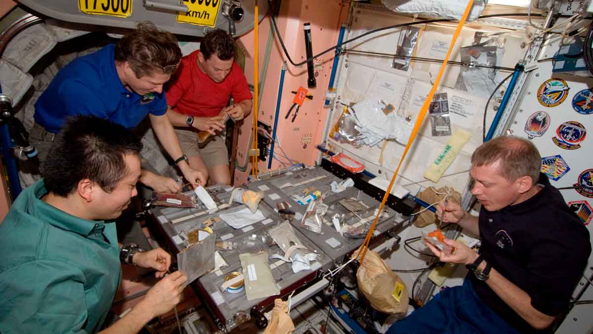 Los astronautas responden: ¿Por qué la comida sabe mal en el espacio exterior?