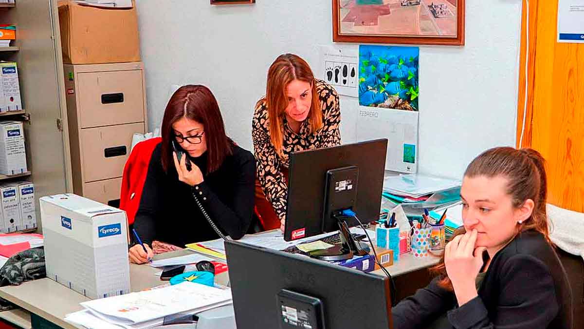 El SEPE busca 1.900 personas que quieran trabajar como administrativos a jornada completa: salarios de 1.853 euros.